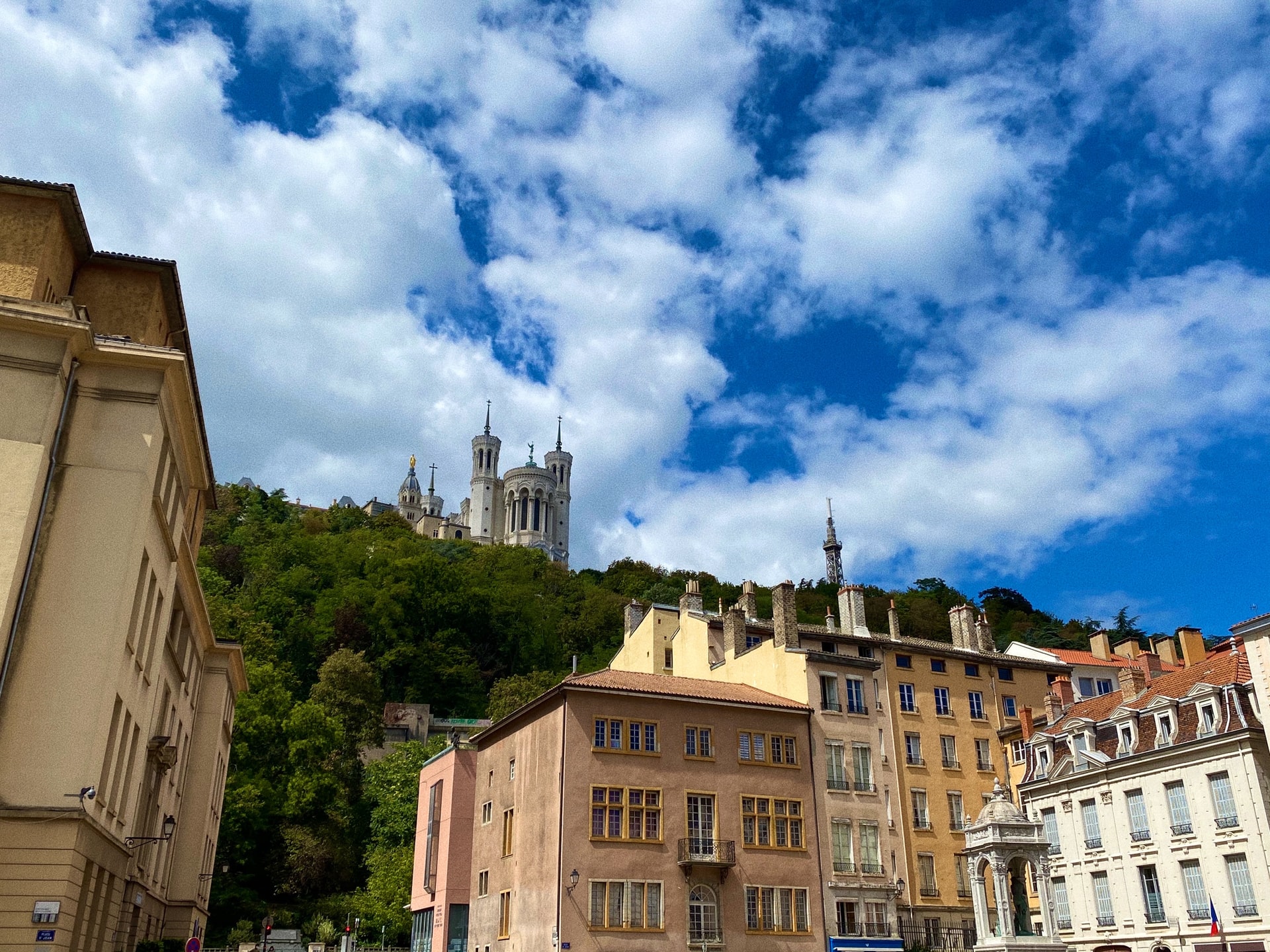 amandine-m-sx9R9xHkNn8-unsplash
